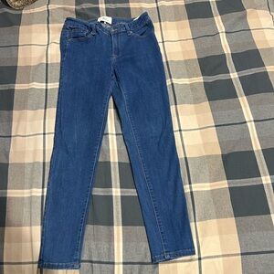 Size 7, A2 Jeans. NWOT, skinny no distressing